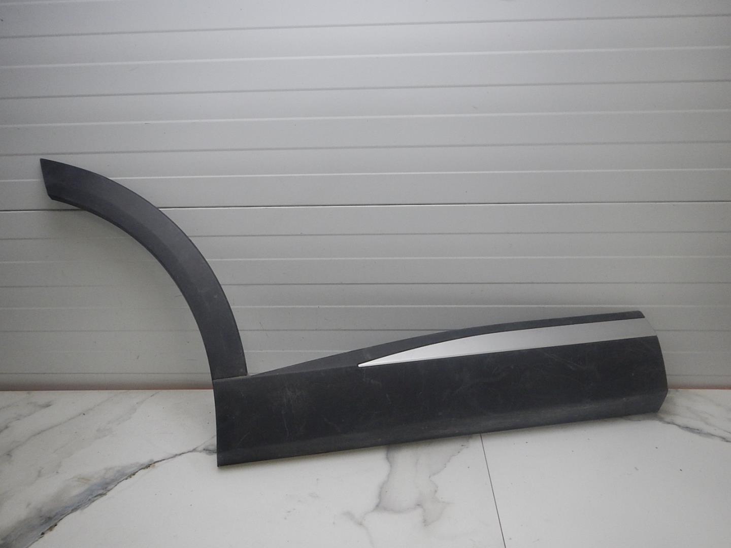 Молдинг задней правой двери