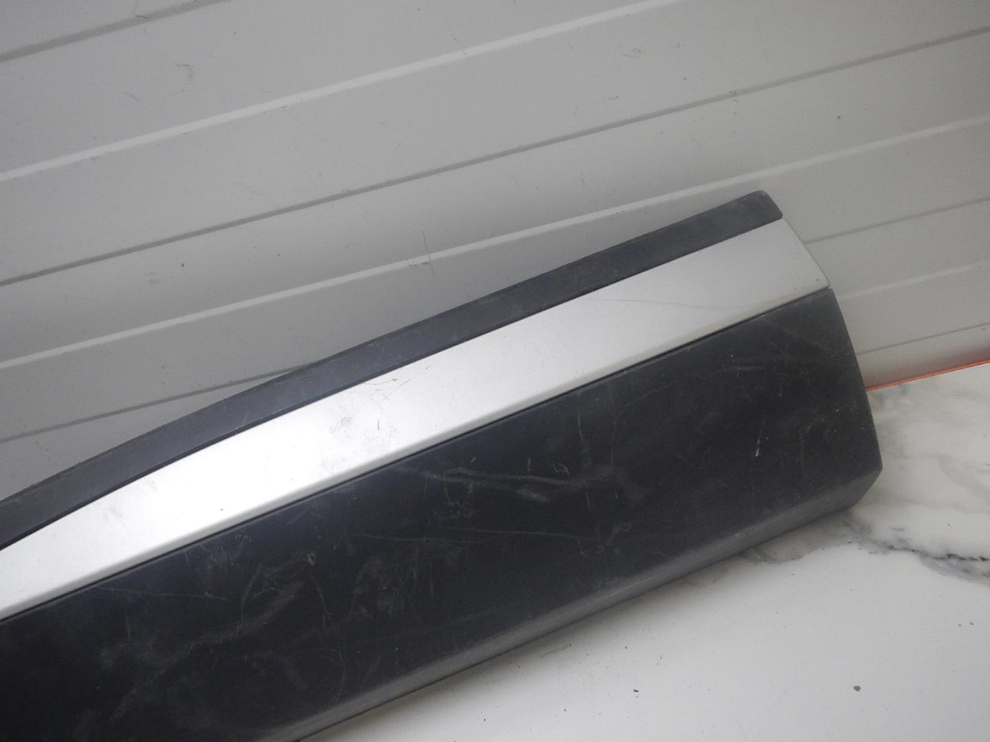 Молдинг задней правой двери