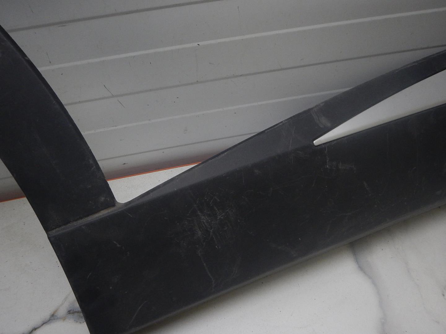 Молдинг задней правой двери