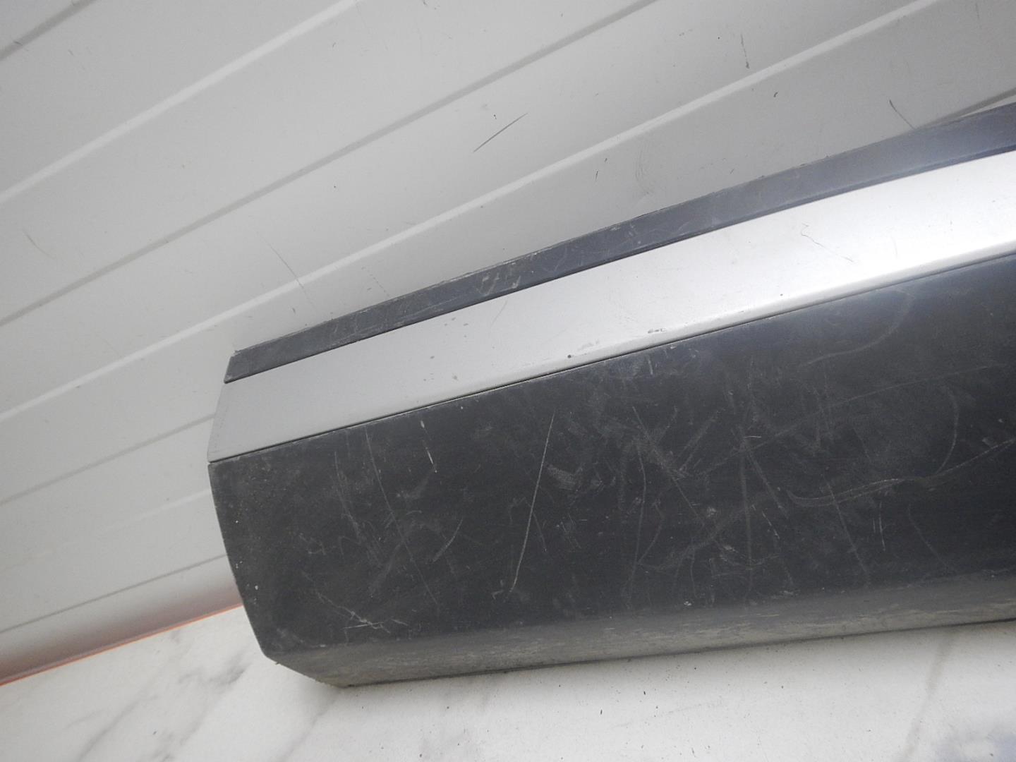 Молдинг задней левой двери