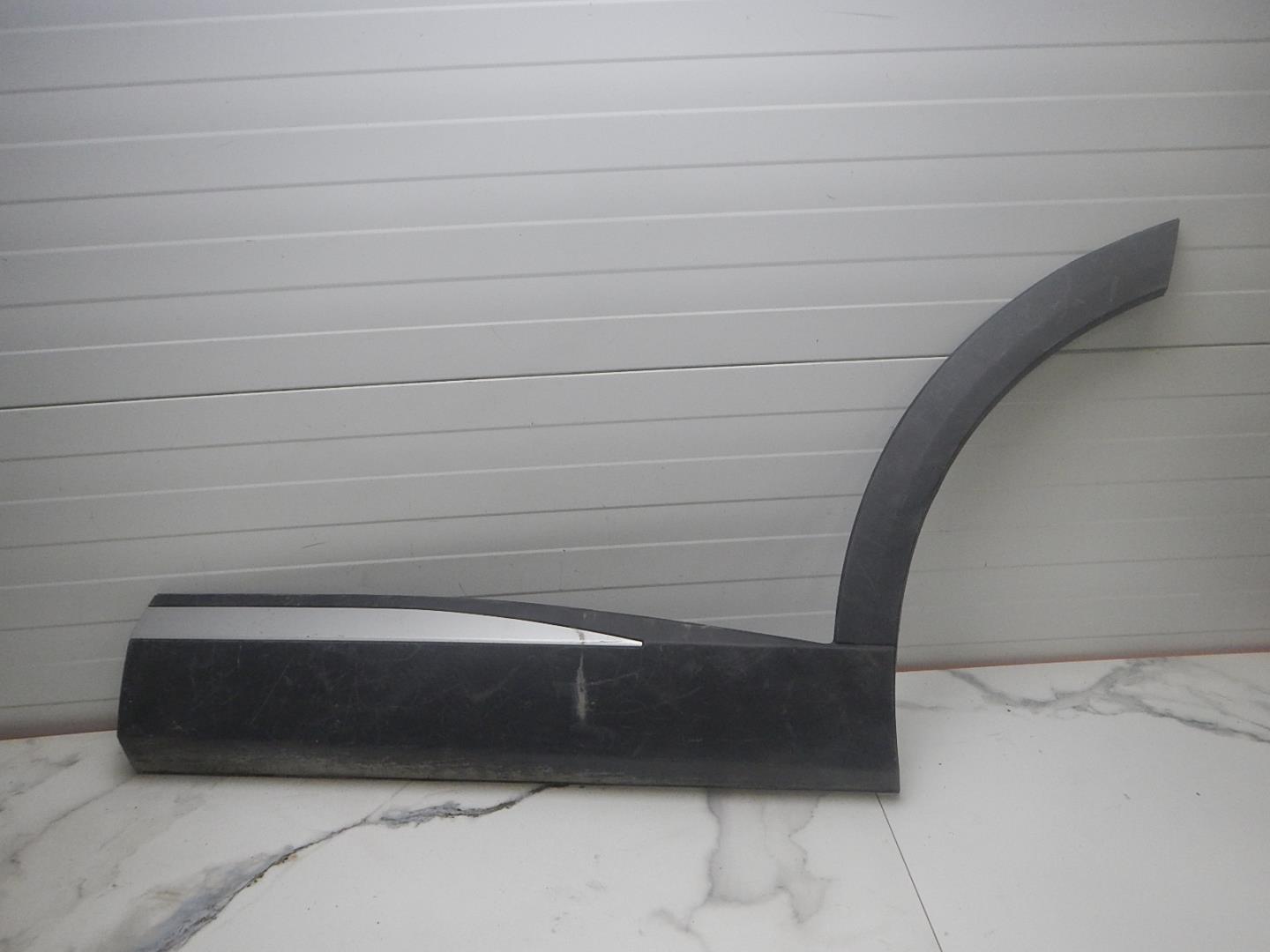 Молдинг задней левой двери