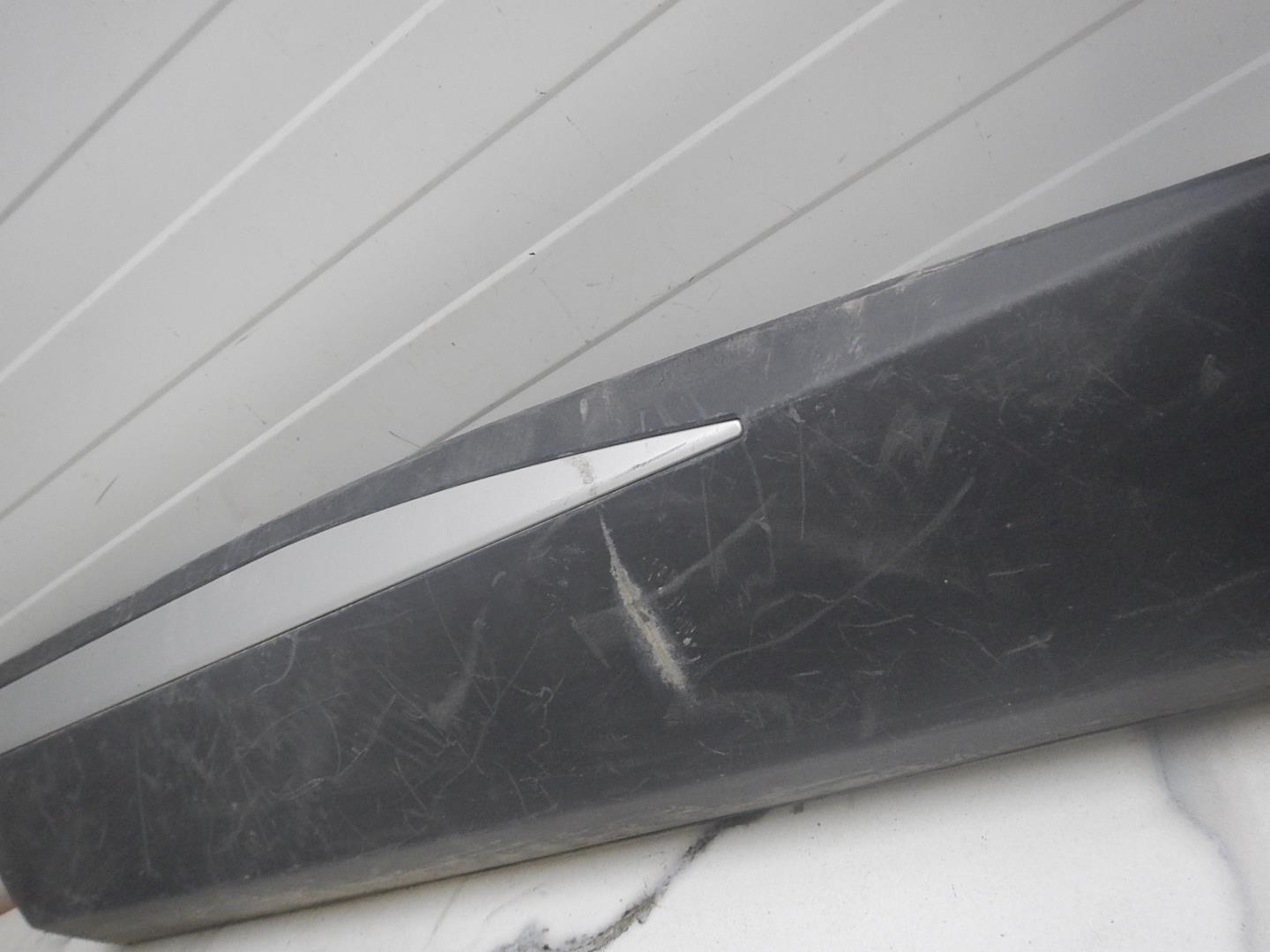 Молдинг задней левой двери