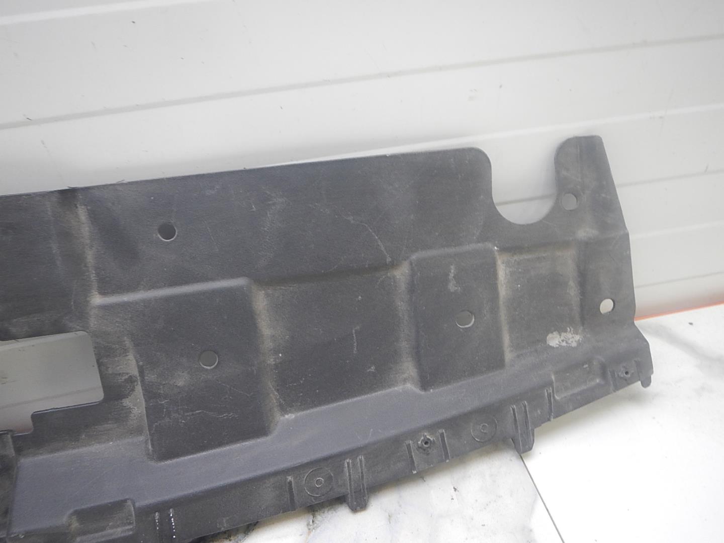 Кожух замка капота