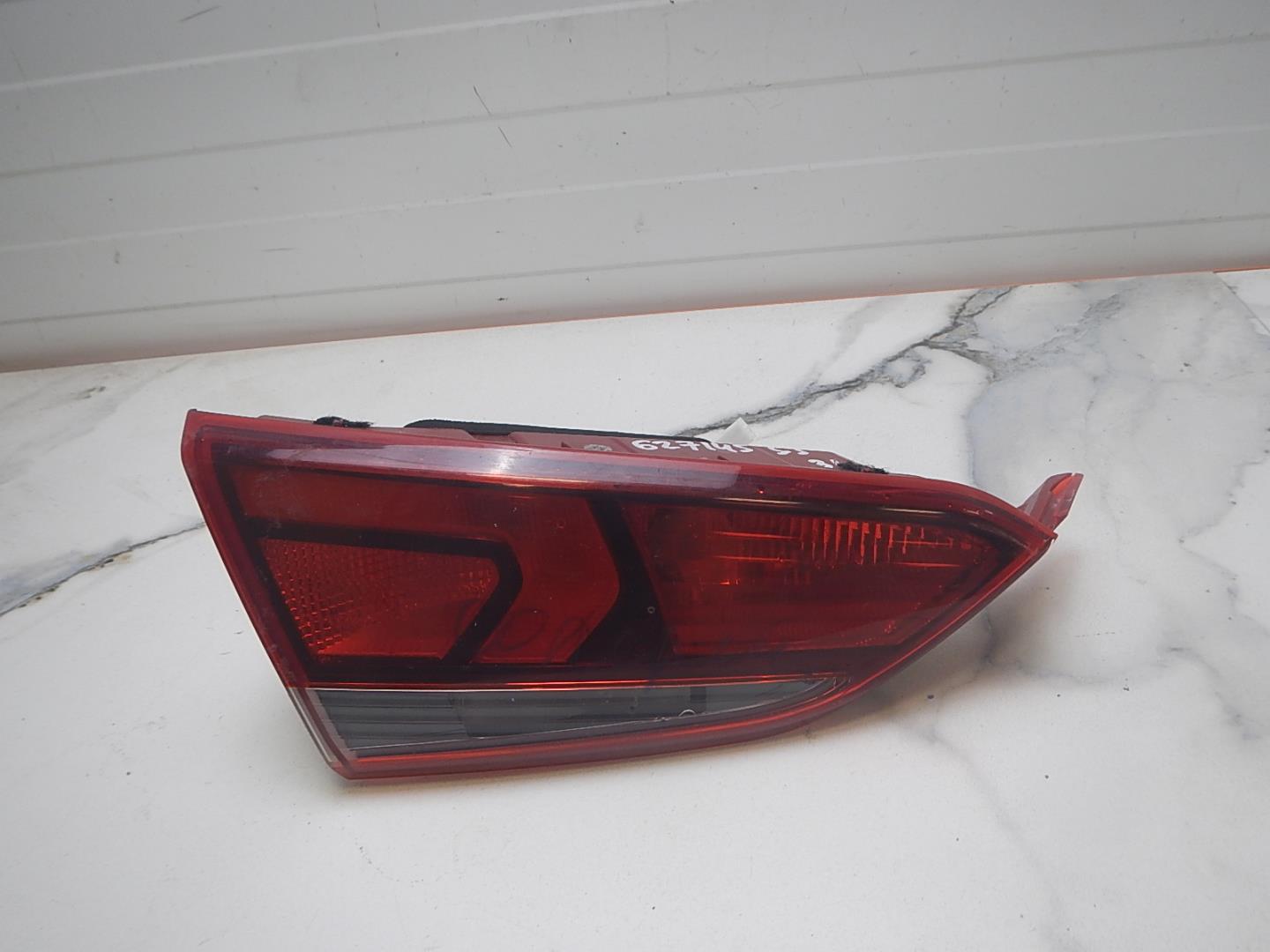 Фонарь задний внутренний левый