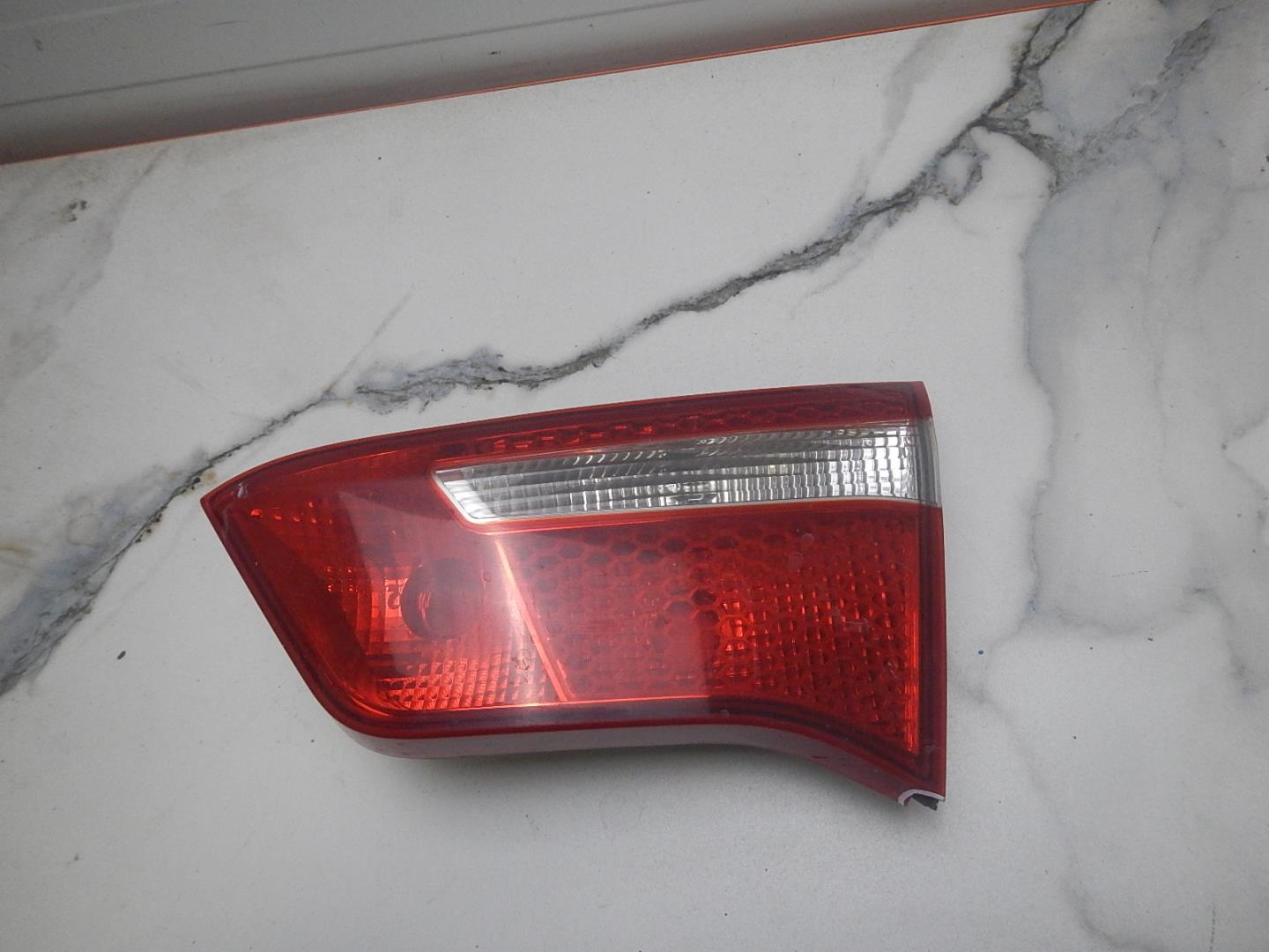 Фонарь задний внутренний правый