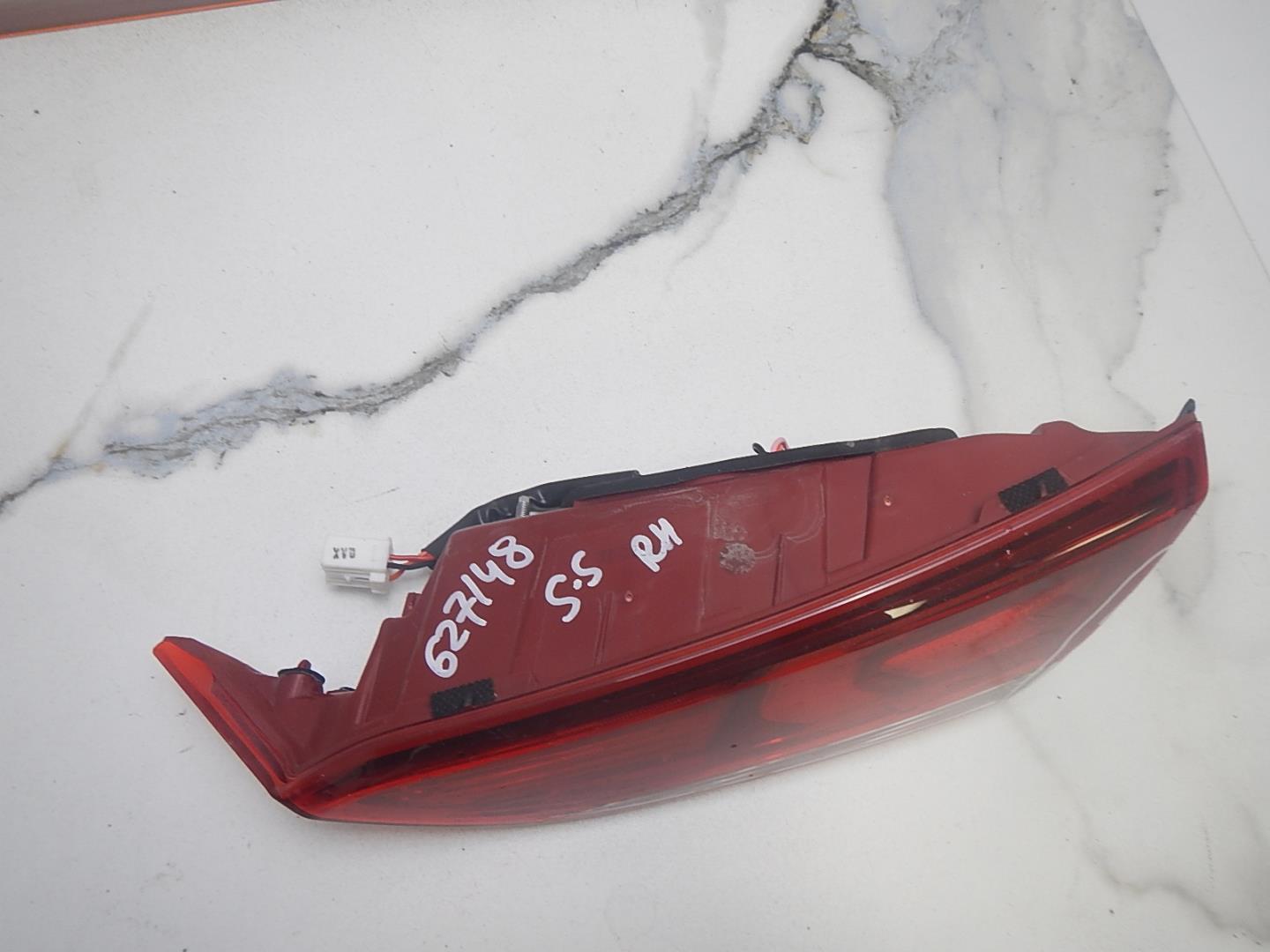 Фонарь задний внутренний правый