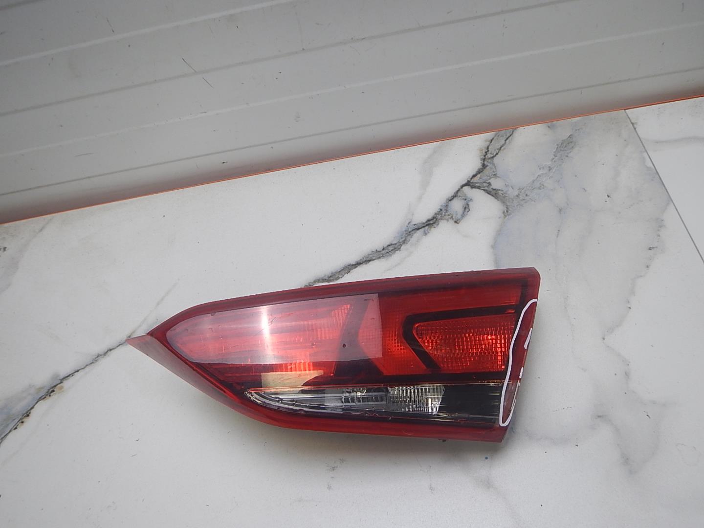 Фонарь задний внутренний правый