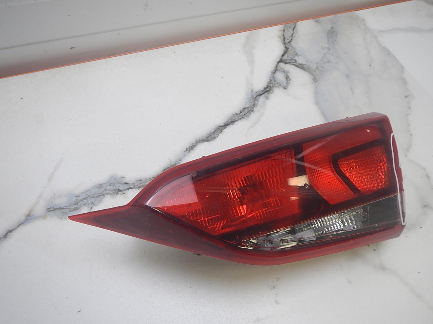 Фонарь задний внутренний правый