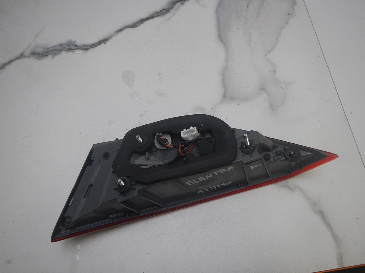 Фонарь задний внутренний левый