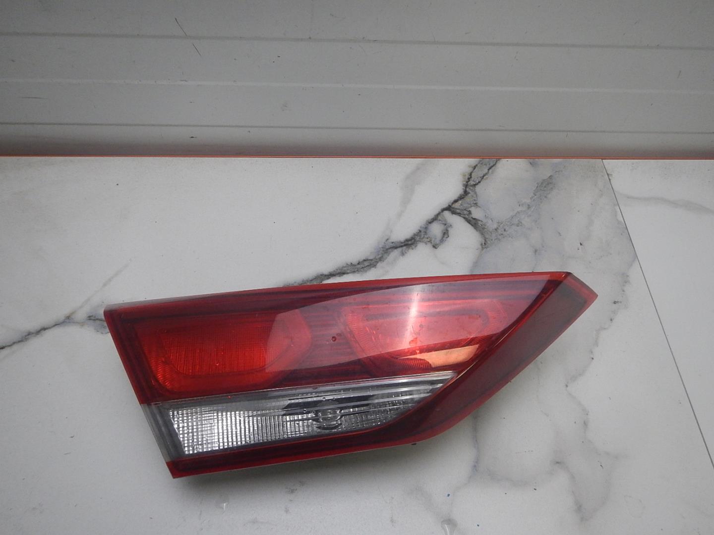 Фонарь задний внутренний левый