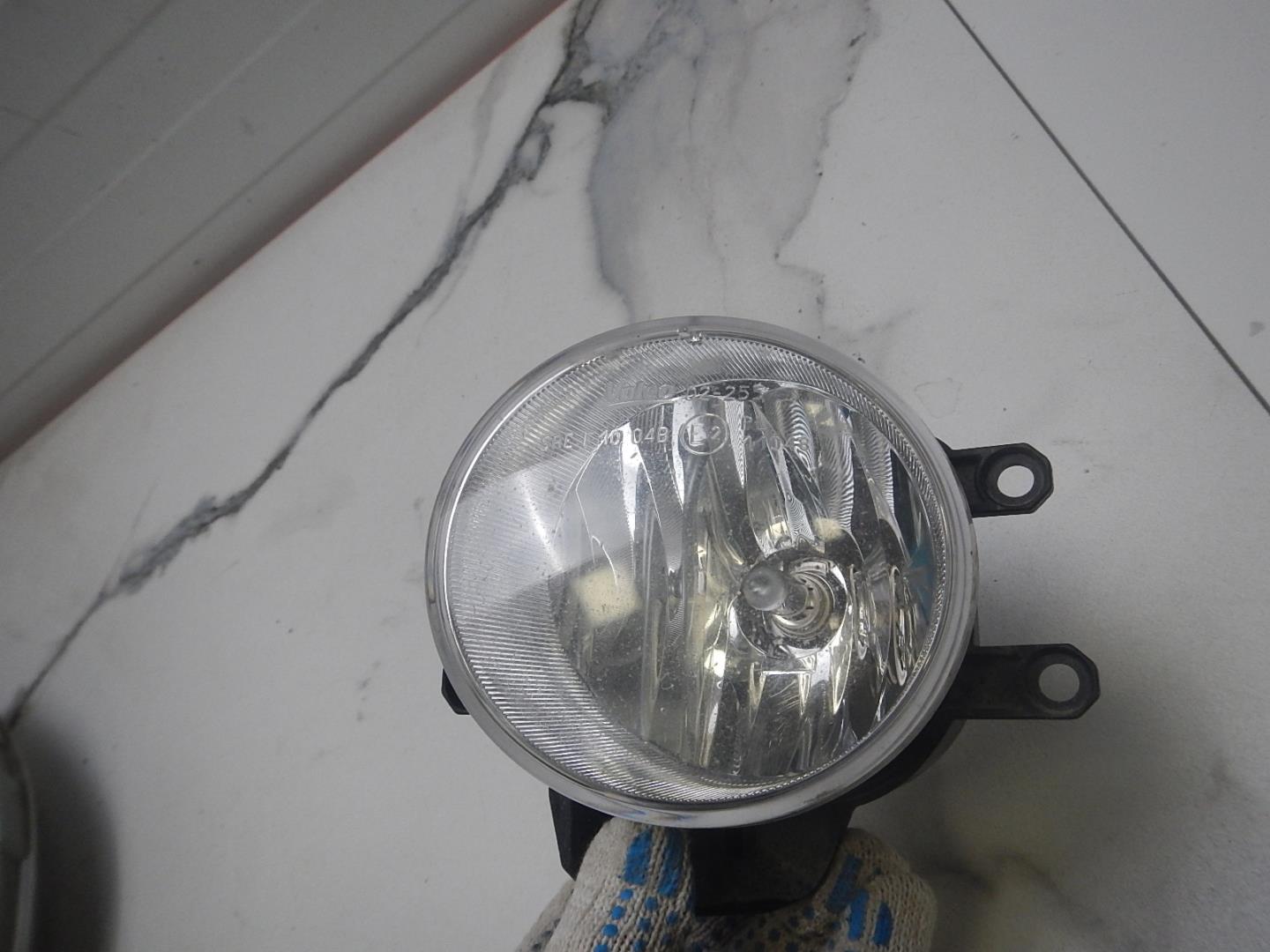 Фара противотуманная левая