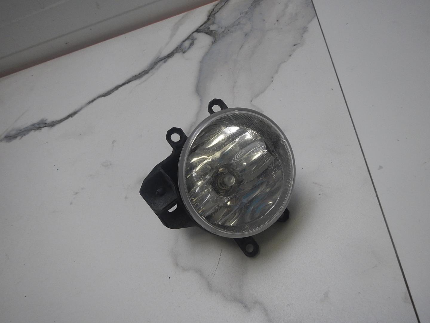 Фара противотуманная левая