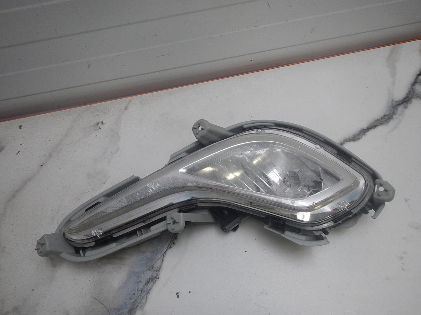 Фара противотуманная правая