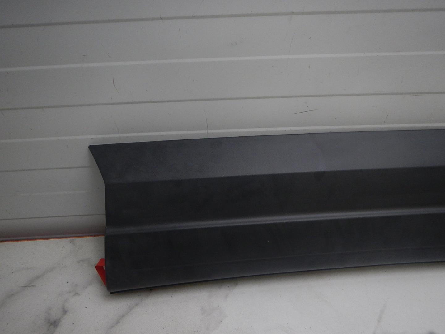 Молдинг передней правой двери