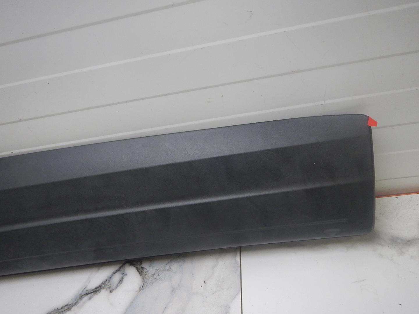 Молдинг передней правой двери