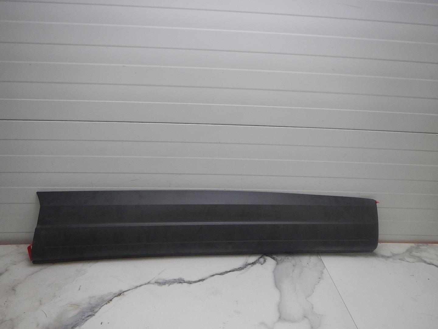 Молдинг передней правой двери