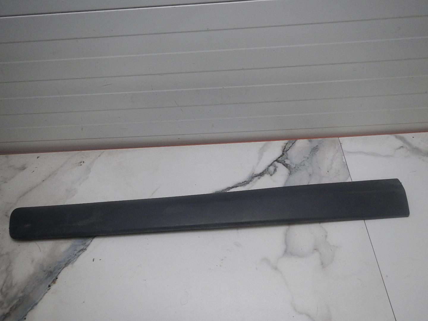 Молдинг передней левой двери