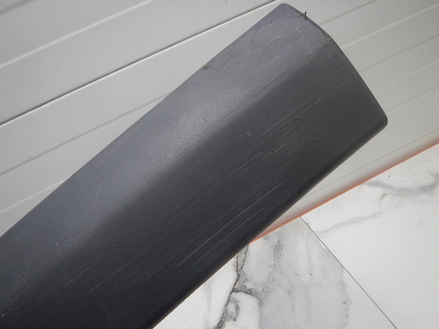 Молдинг передней левой двери