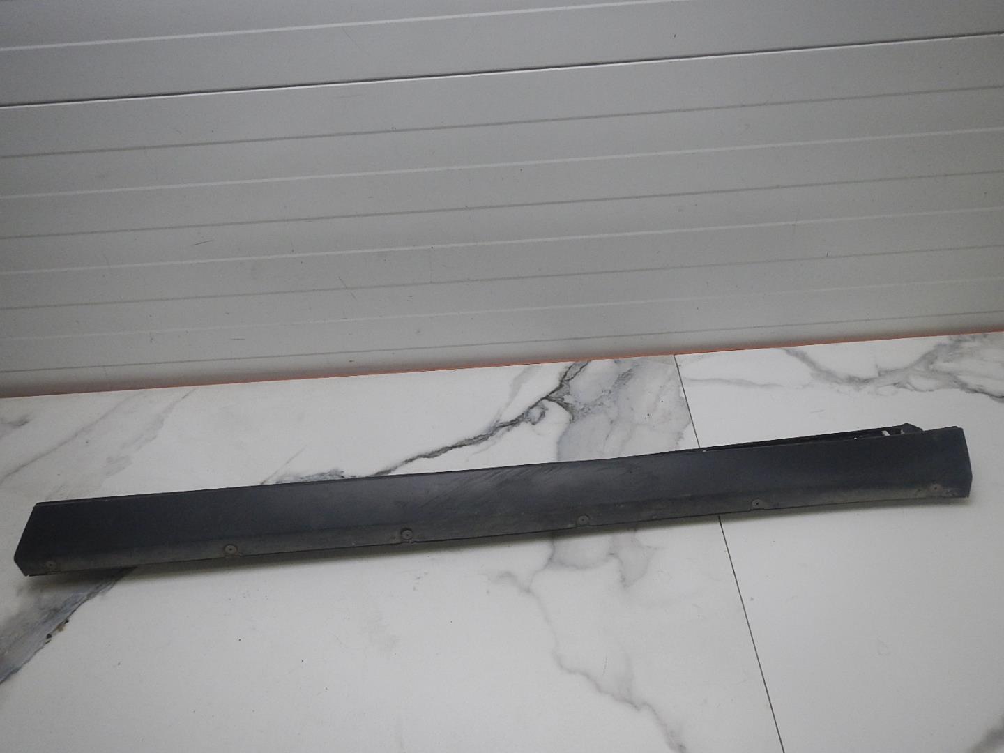 Молдинг передней правой двери