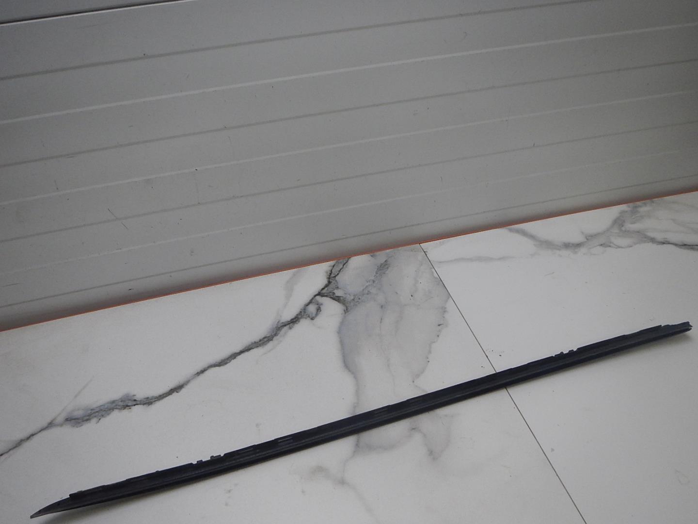 Молдинг лобового стекла