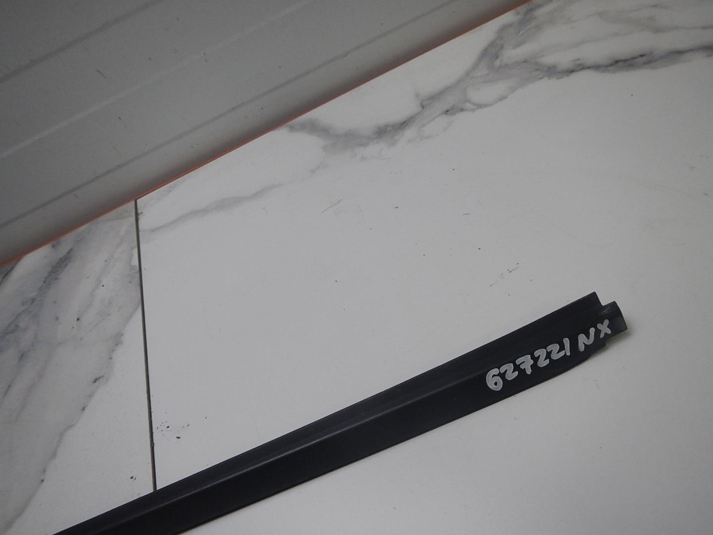 Молдинг лобового стекла