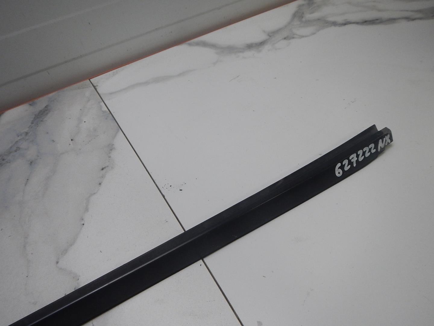 Молдинг лобового стекла