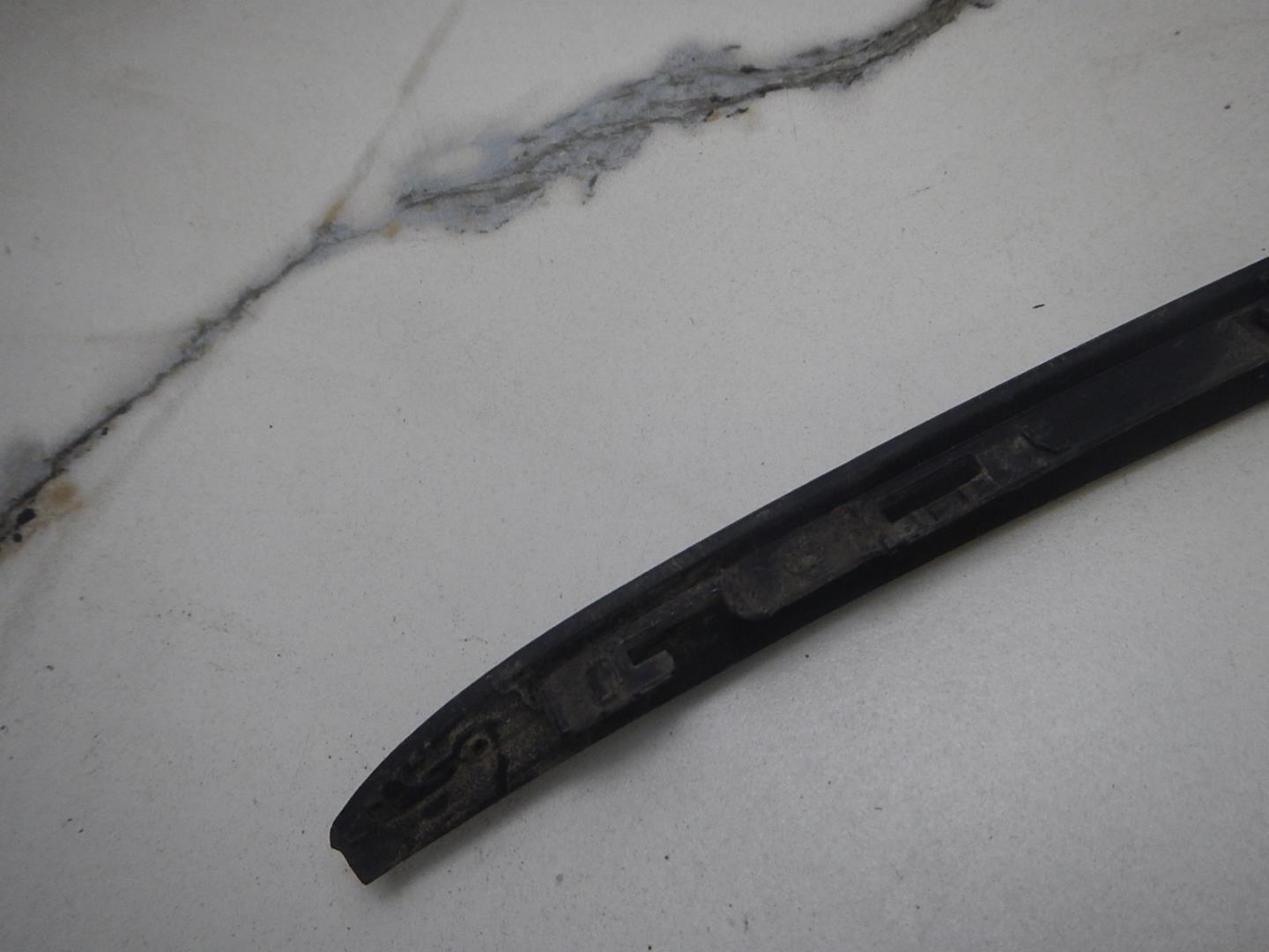 Молдинг лобового стекла