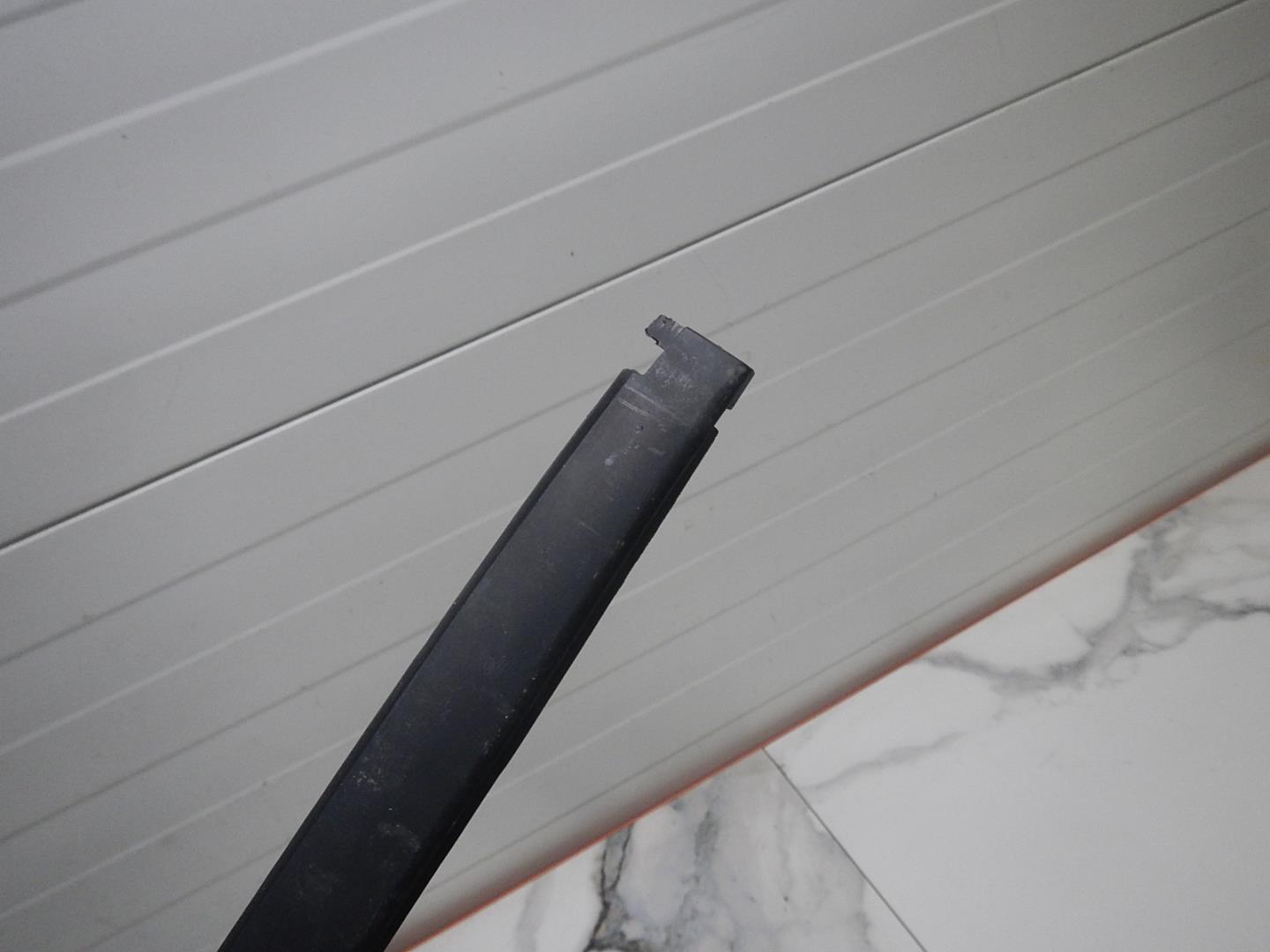 Молдинг лобового стекла