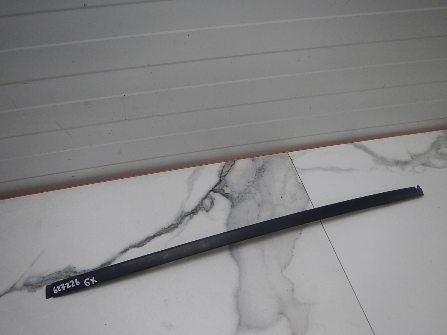 Молдинг лобового стекла