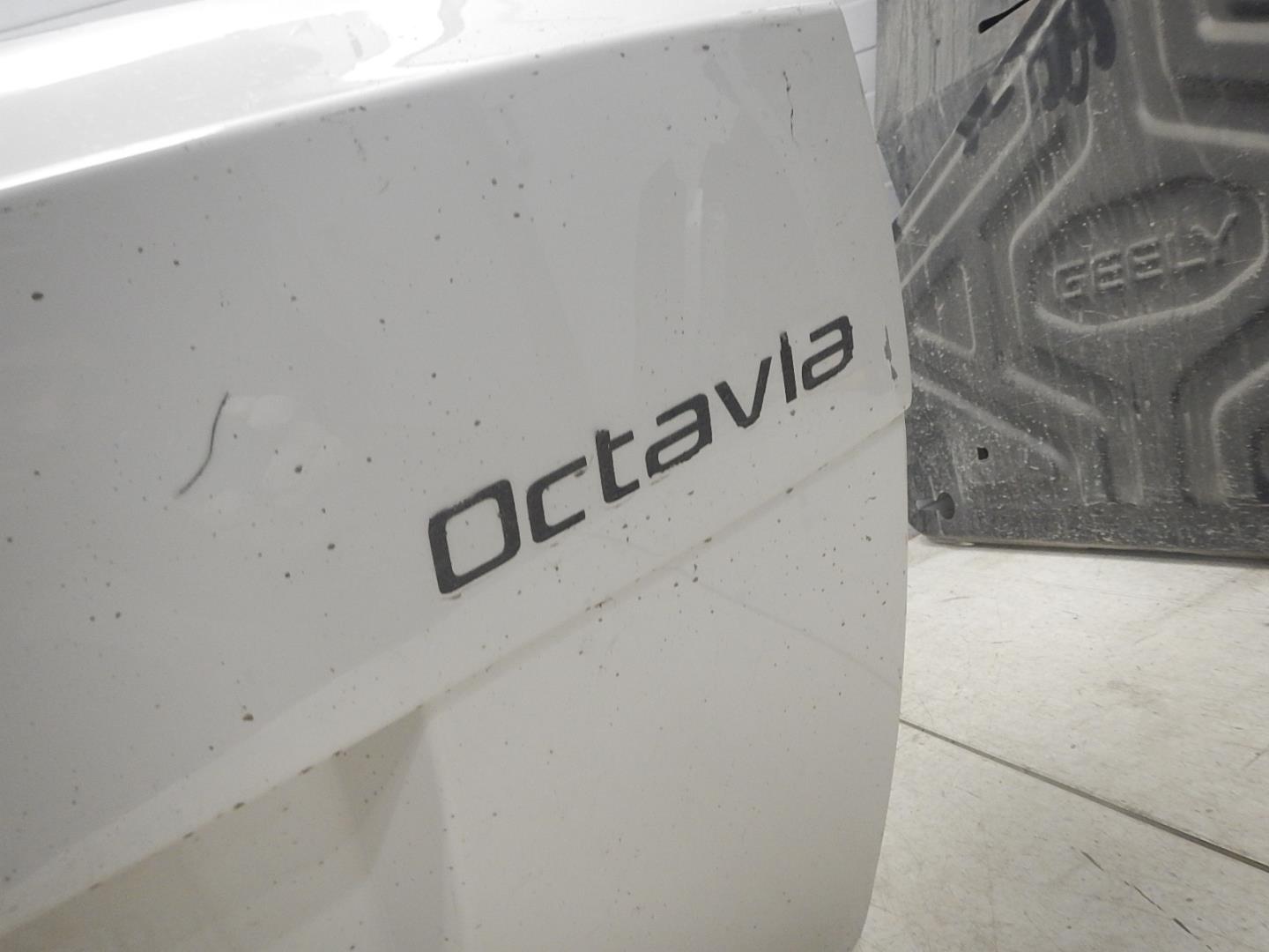 Дверь багажника