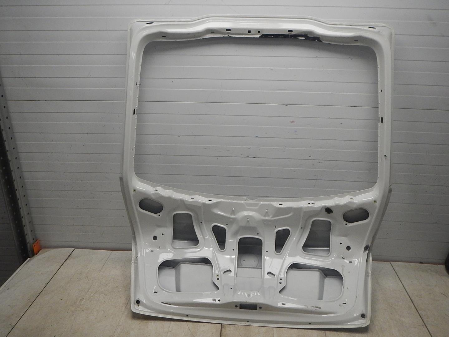 Дверь багажника