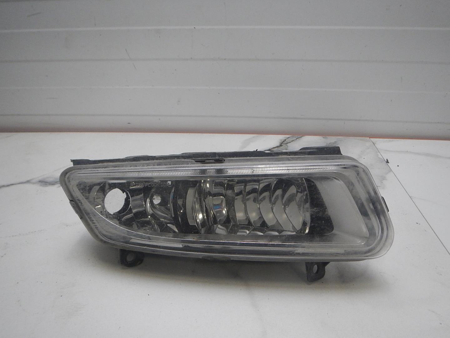 Фара противотуманная правая
