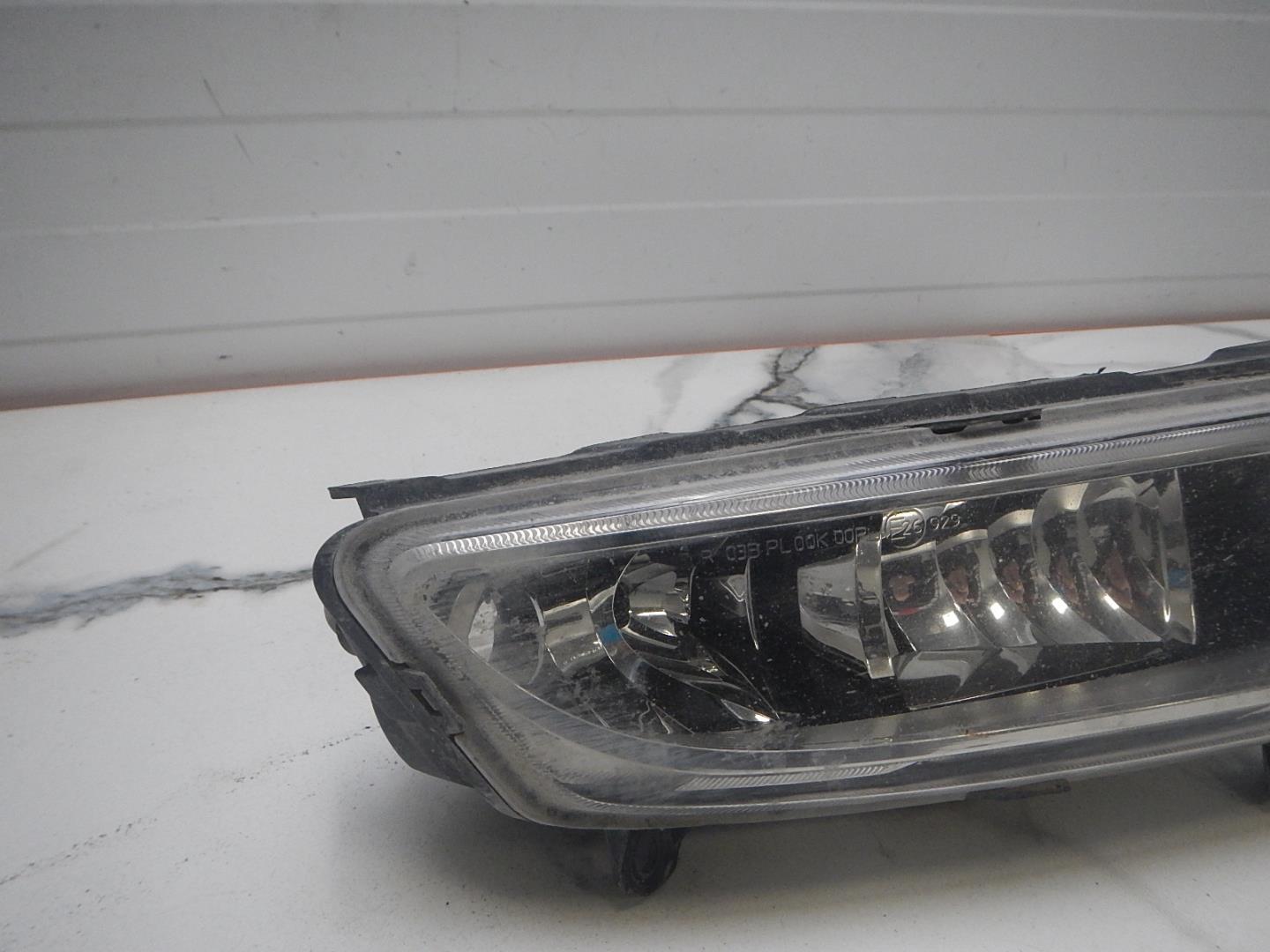 Фара противотуманная правая