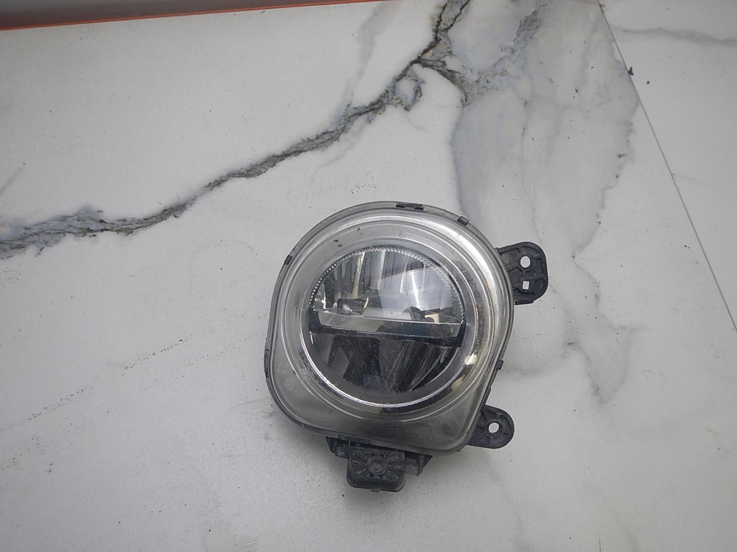 Фара противотуманная левая