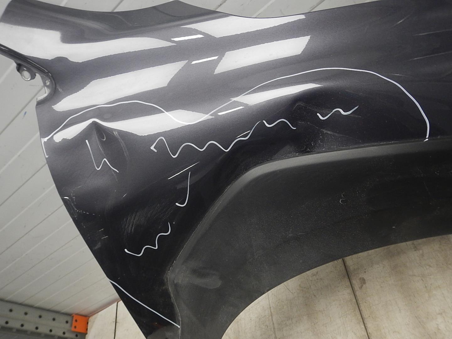 Крыло переднее правое