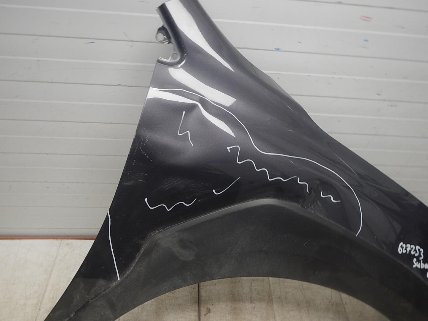 Крыло переднее правое