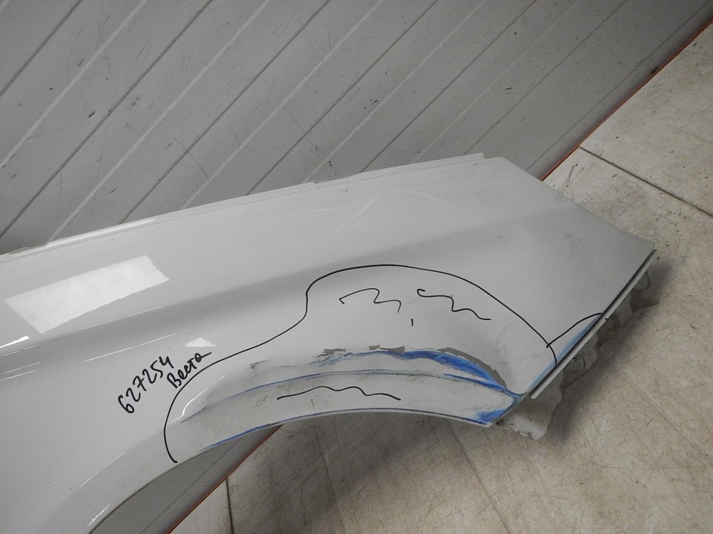 Крыло переднее правое