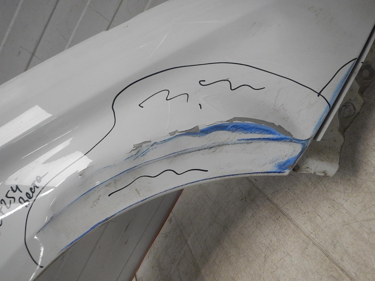 Крыло переднее правое