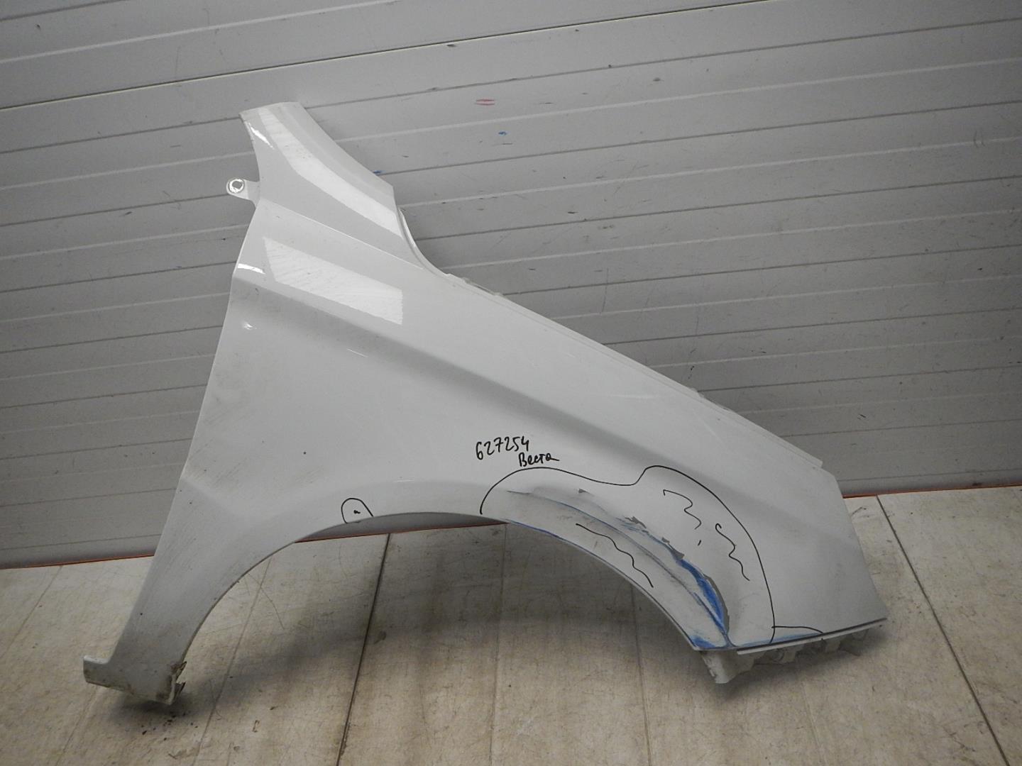 Крыло переднее правое