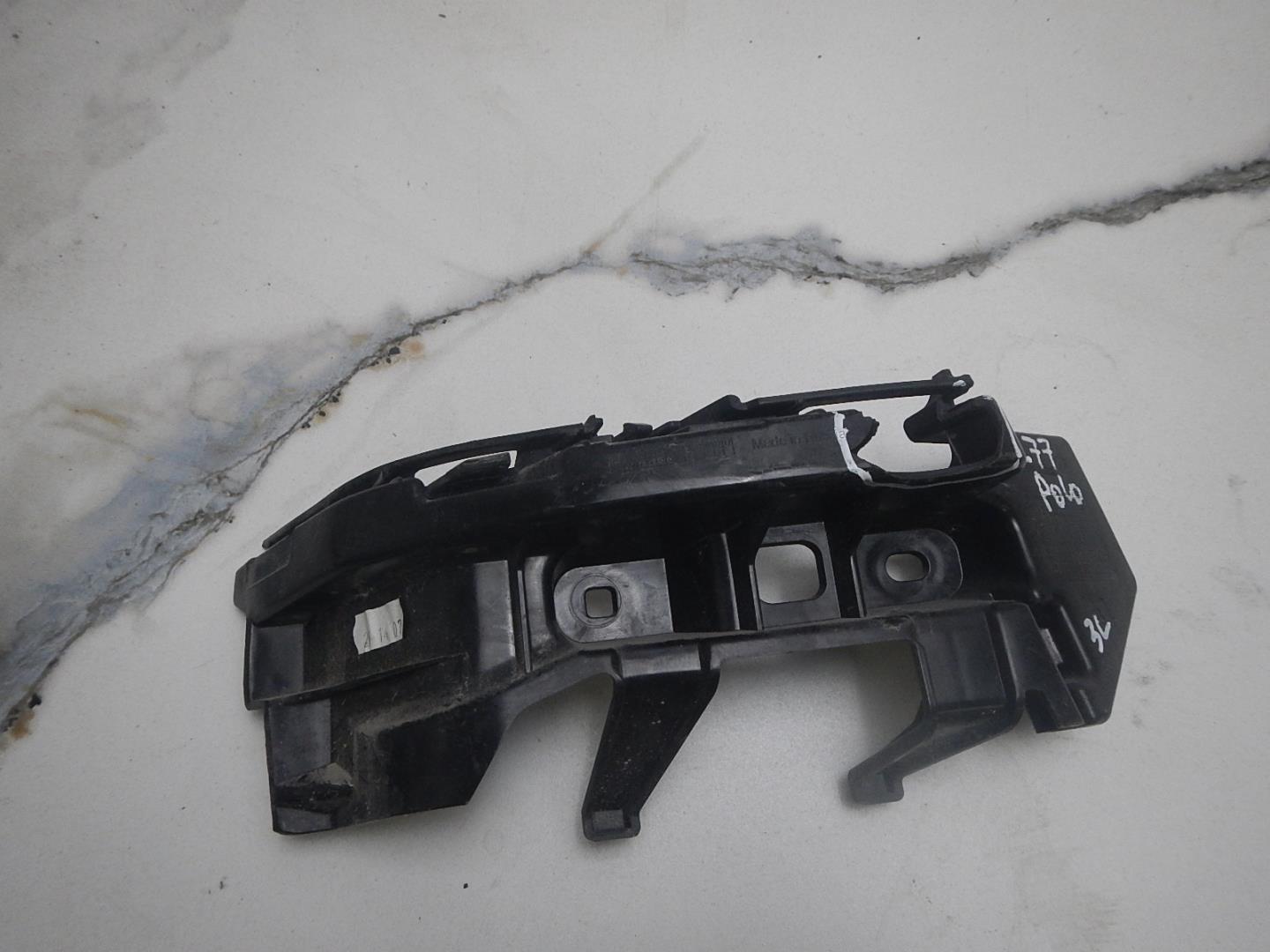 Кронштейн заднего бампера левый