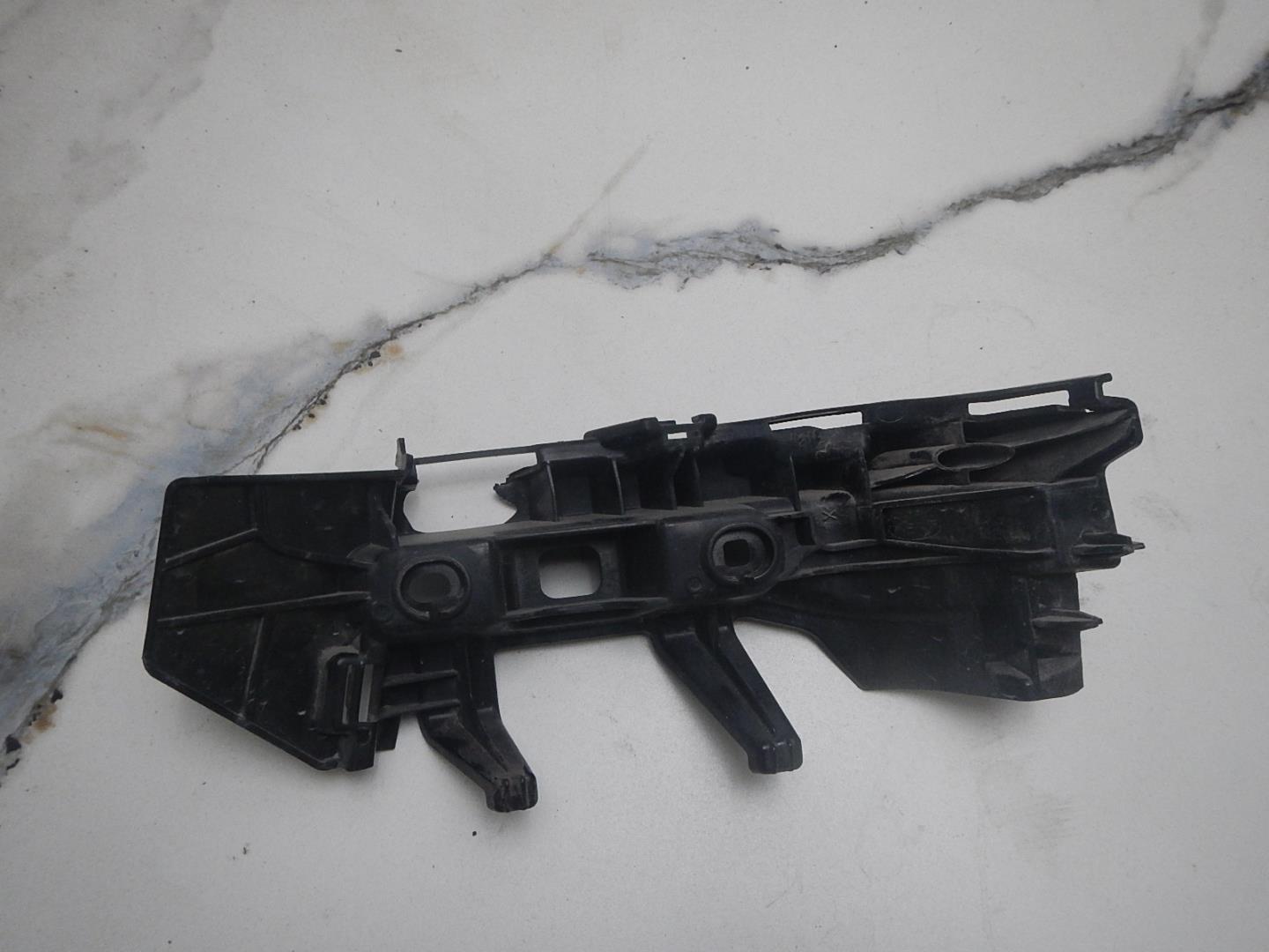 Кронштейн заднего бампера левый