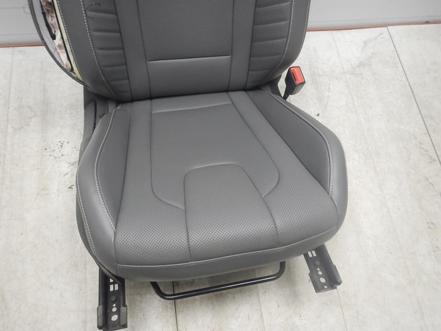 Сиденье переднее правое