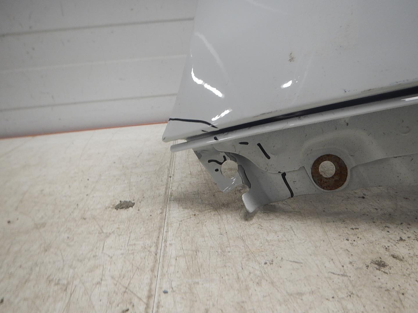 Крыло переднее левое