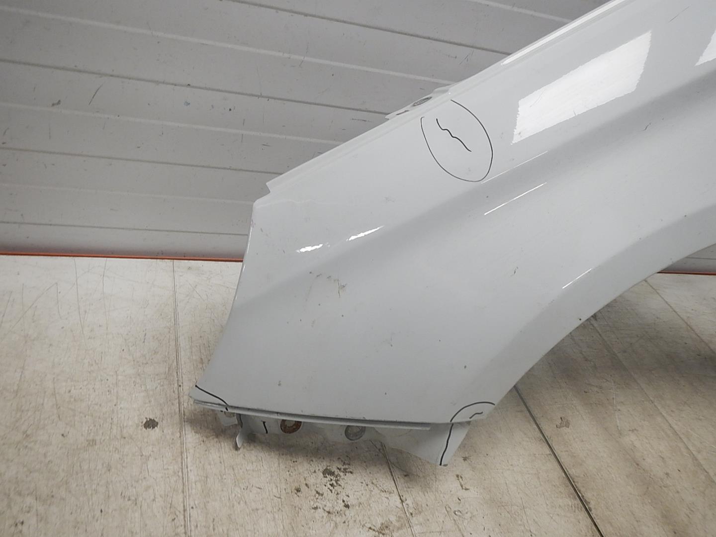 Крыло переднее левое