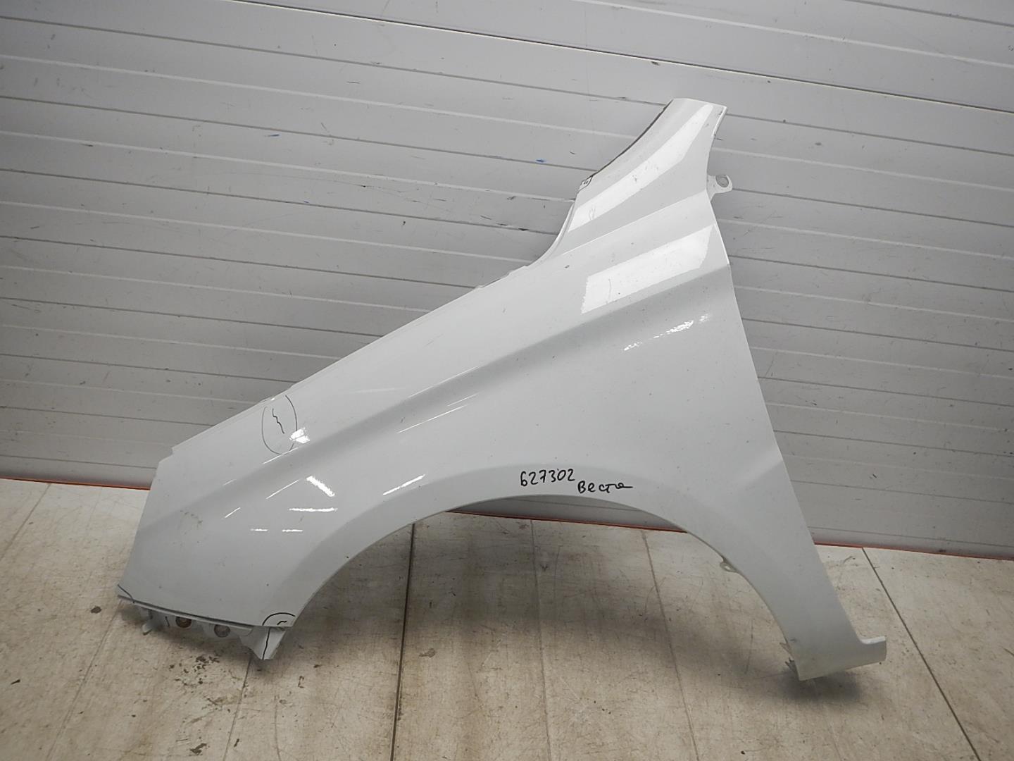 Крыло переднее левое