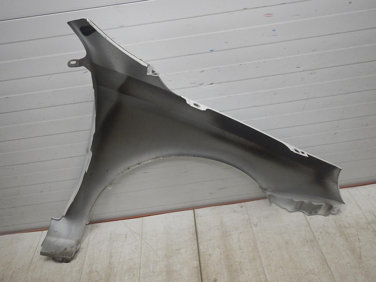 Крыло переднее левое