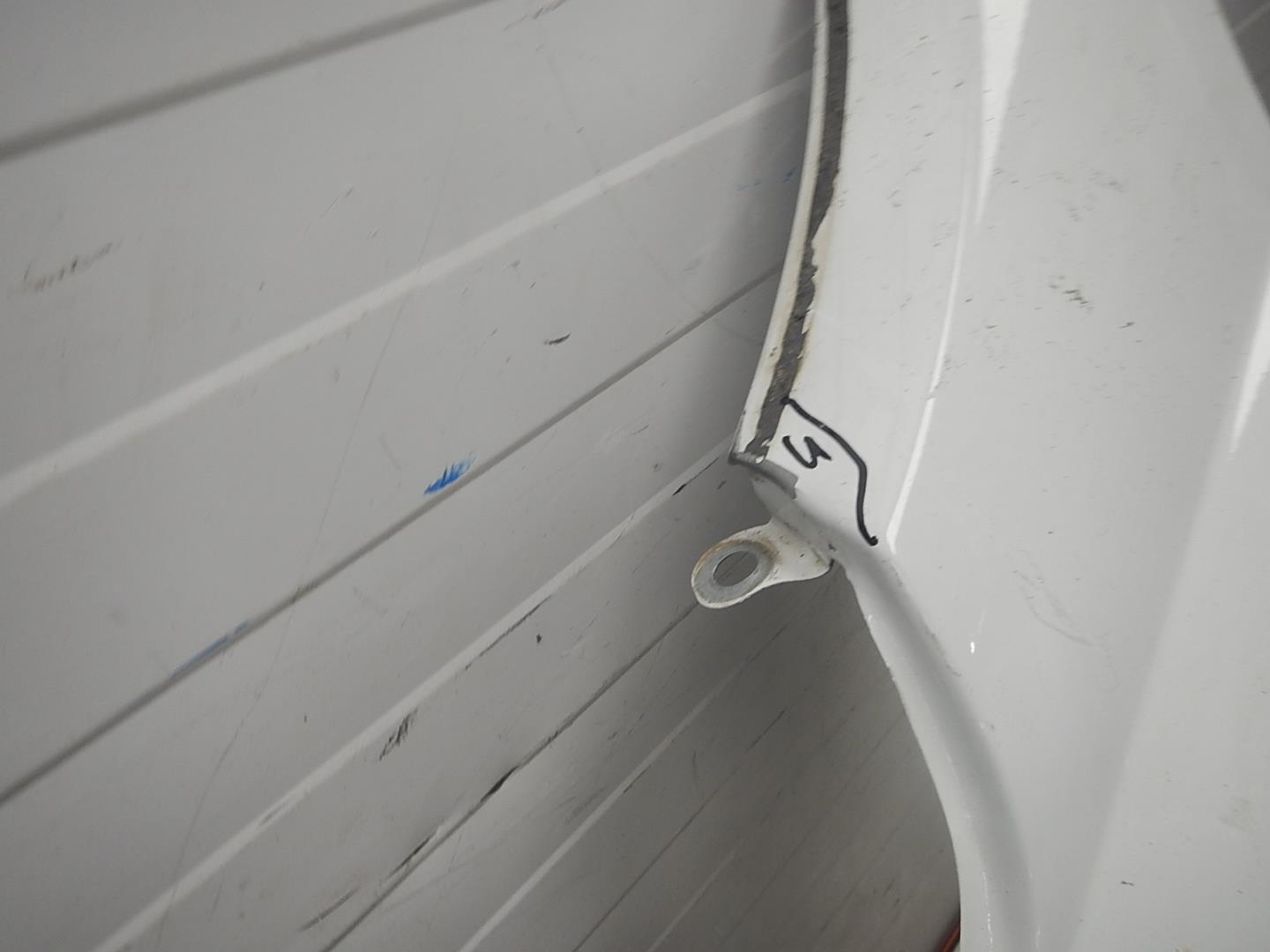 Крыло переднее левое