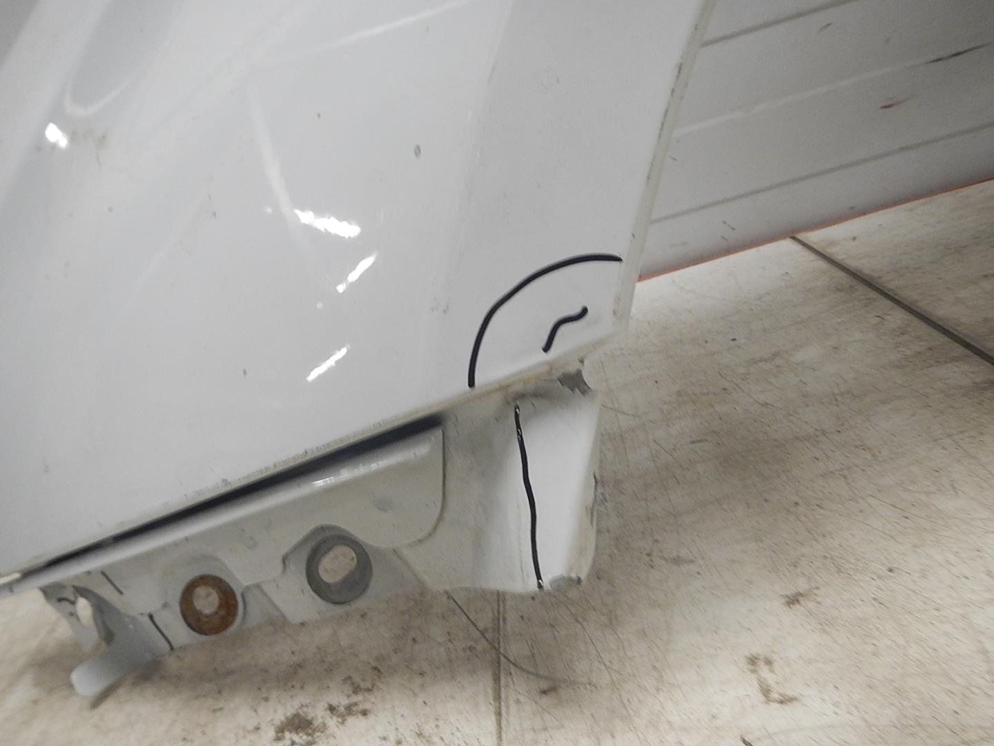 Крыло переднее левое