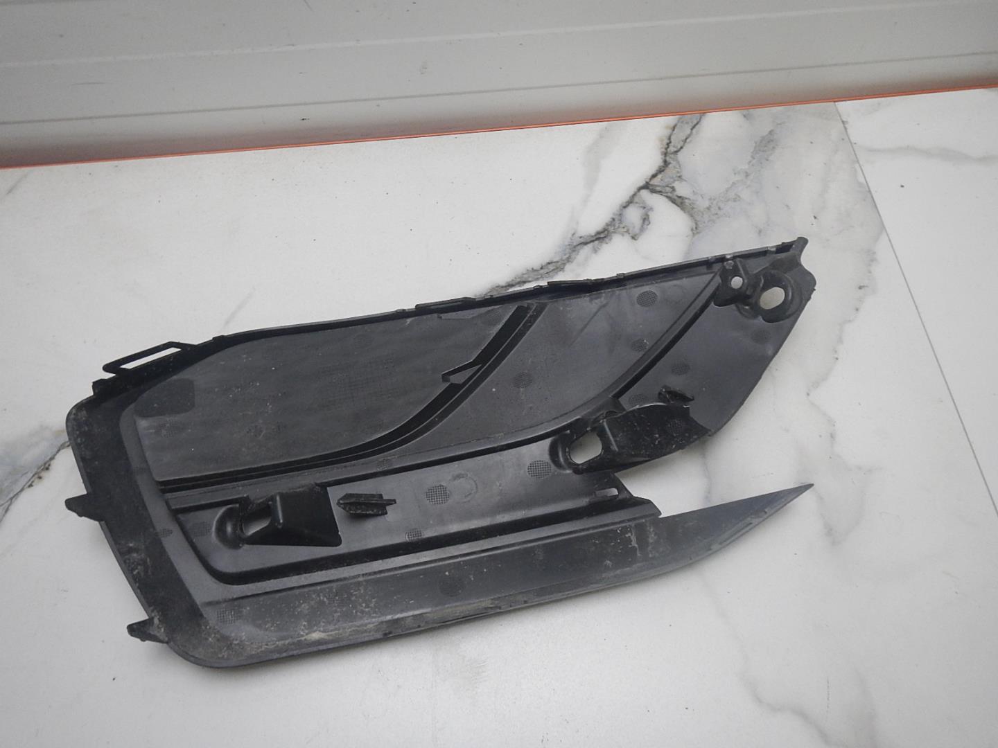 Решетка в бампер левая