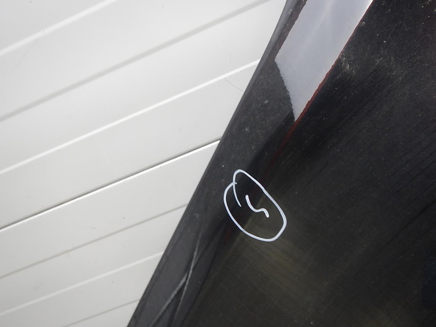 Крыло переднее левое